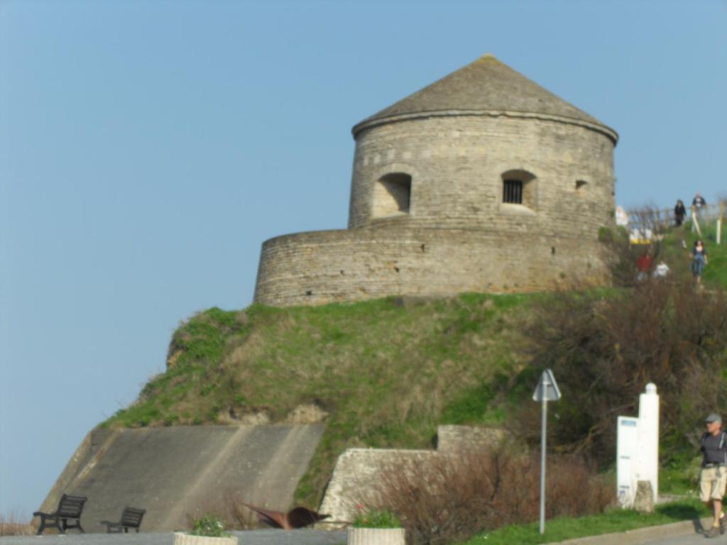 Gites De Mer Port-en-Bessin-Huppain Room photo